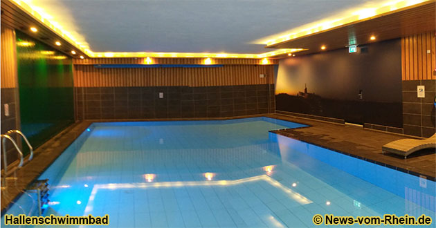 Ein Hallenschwimmbad, auch Hallenbad genannt, findet man häufig in Hotels vor.